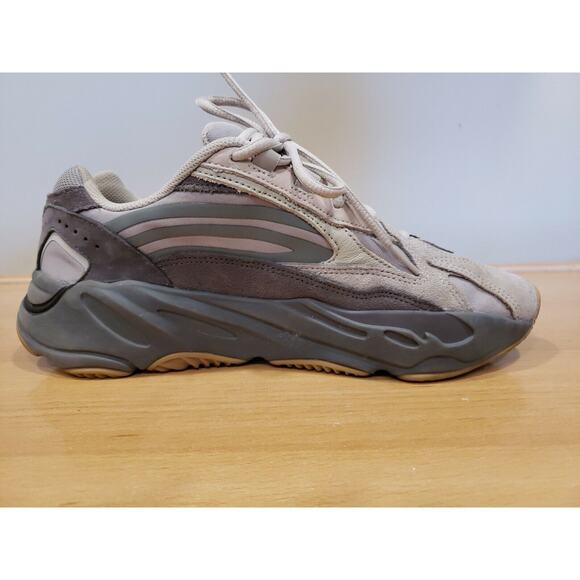 adidas Yeezy Boost 700 V2 Tephra 2019 size 9.5 - Picture 7 of 12
